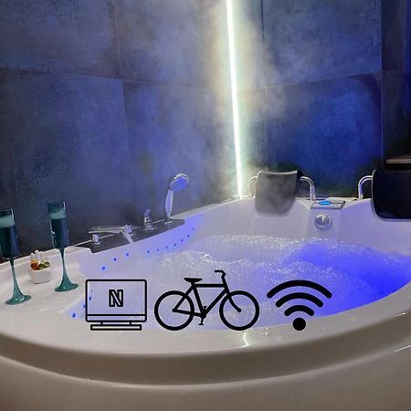 Jacuzzi & Bike Apartment, كراكوفيا المظهر الخارجي الصورة