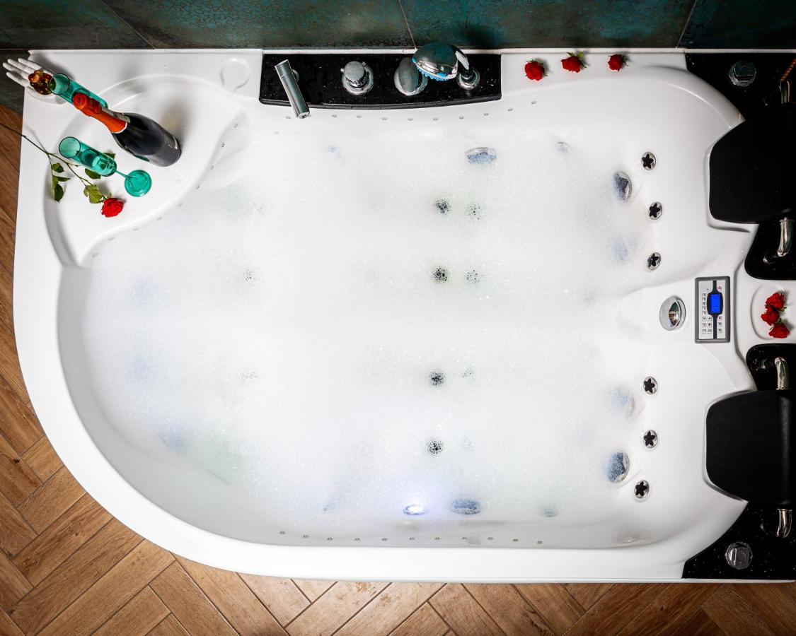 Jacuzzi & Bike Apartment, كراكوفيا المظهر الخارجي الصورة