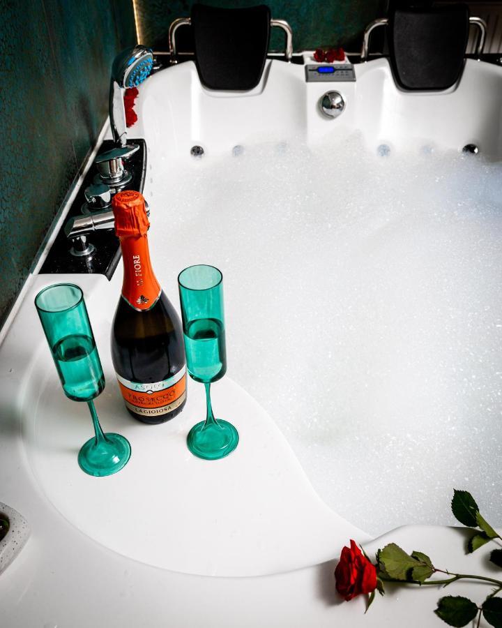 Jacuzzi & Bike Apartment, كراكوفيا المظهر الخارجي الصورة