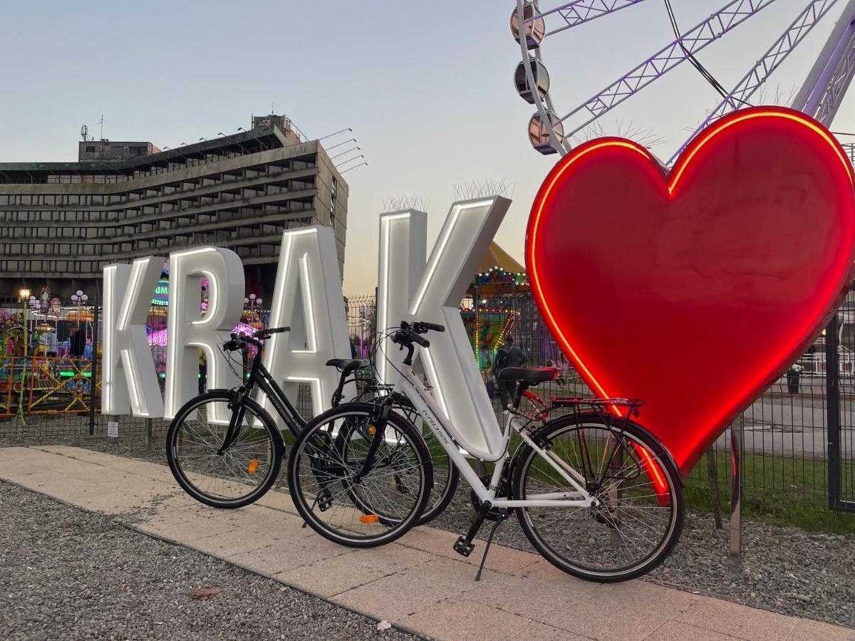 Jacuzzi & Bike Apartment, كراكوفيا المظهر الخارجي الصورة