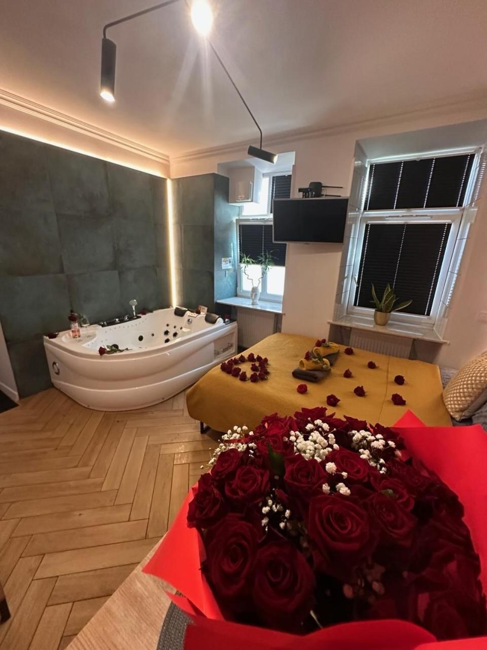 Jacuzzi & Bike Apartment, كراكوفيا المظهر الخارجي الصورة