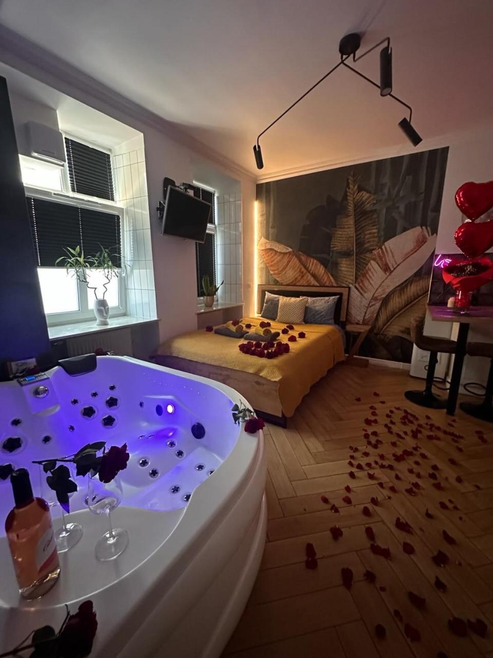 Jacuzzi & Bike Apartment, كراكوفيا المظهر الخارجي الصورة